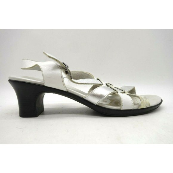 Munro Silver White Sandals Women's 10 M - Picture 2 of 11